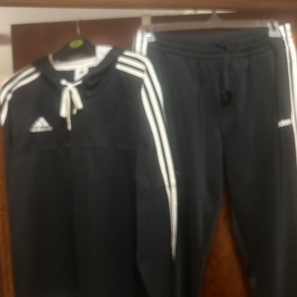 Adidas set women large  pet free smoke free home like new